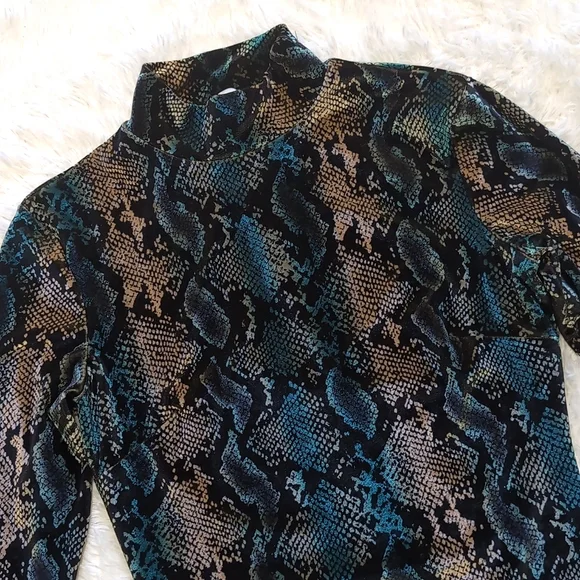 🔴LOWEST! I.AM.GIA Teal Velvet Snakeskin Bodysuit with Thumbholes - Picture 5 of 17